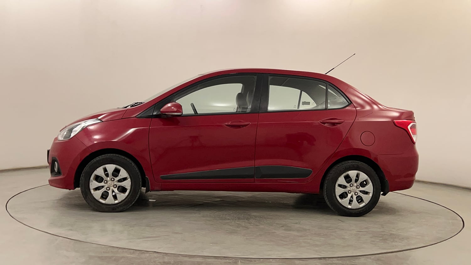 Used 2015 Hyundai Xcent S 1.2 Petrol Manual exterior LEFT SIDE VIEW