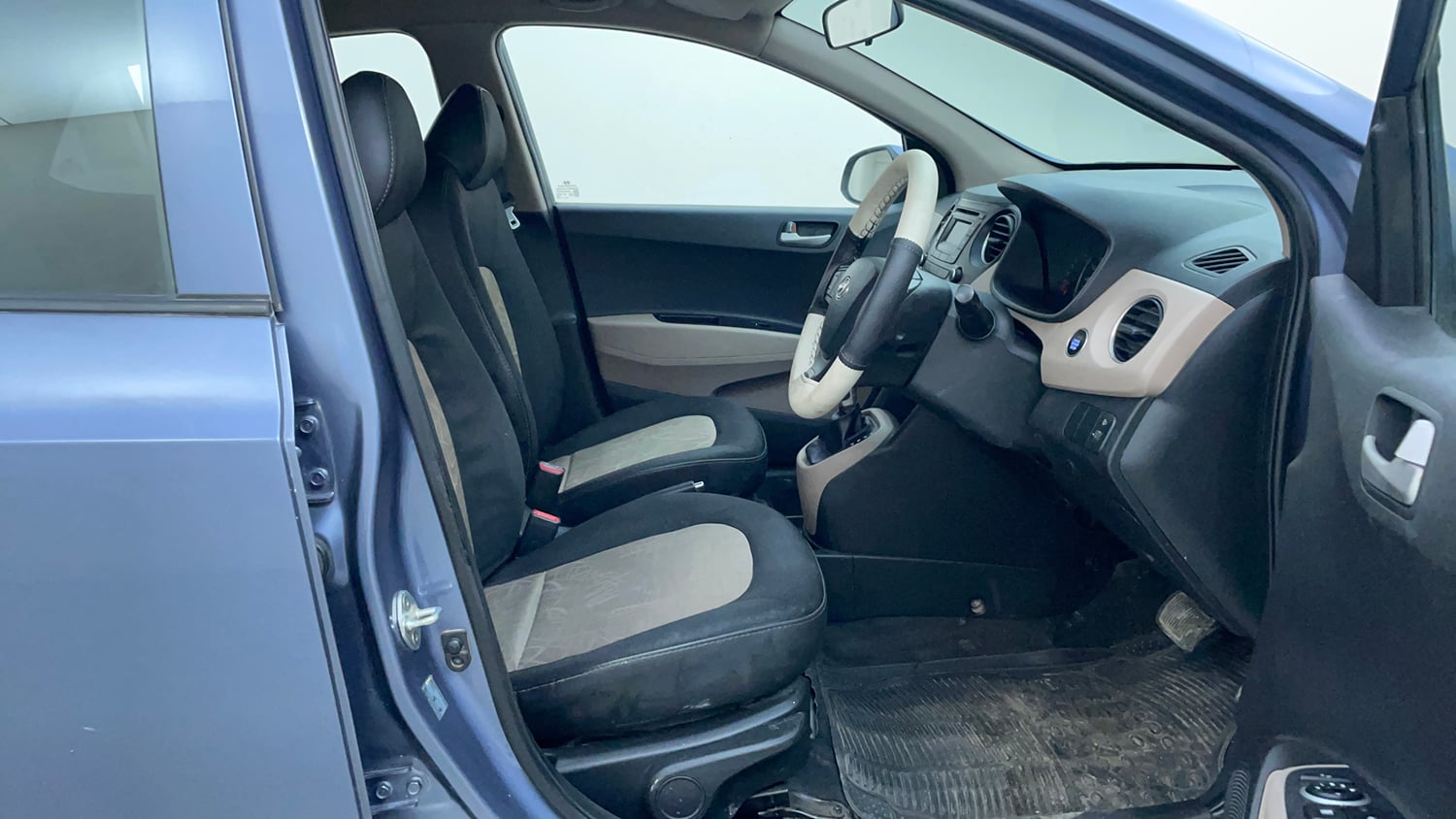 Used 2014 Hyundai Grand i10 Asta AT 1.2 Kappa VTVT Petrol Automatic interior RIGHT SIDE FRONT DOOR CABIN VIEW