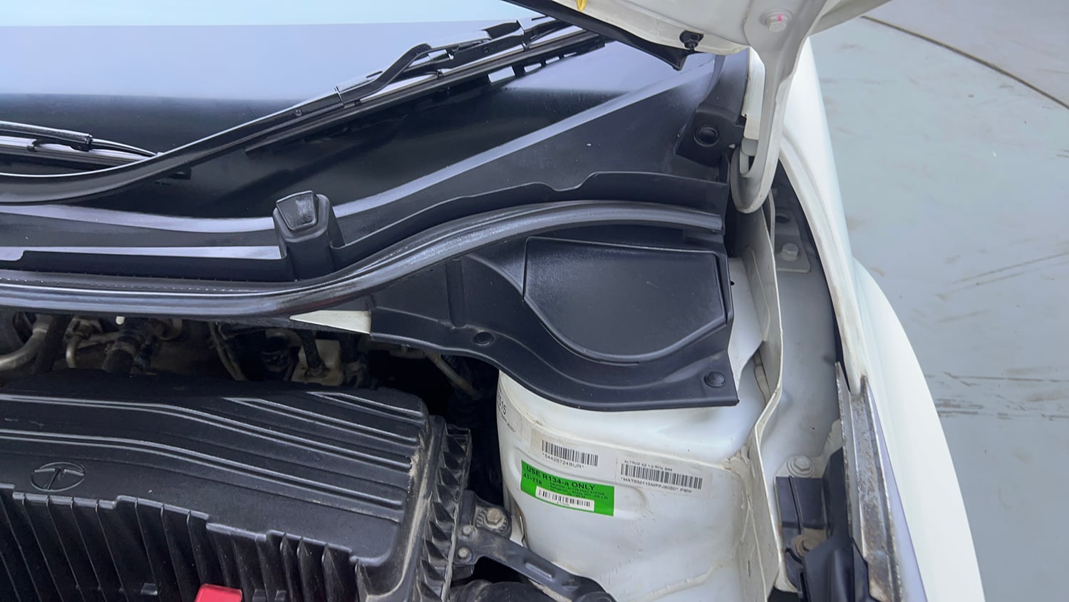 Used 2021 Tata Altroz XZ Petrol Petrol Manual engine ENGINE LEFT SIDE HINGE & APRON VIEW