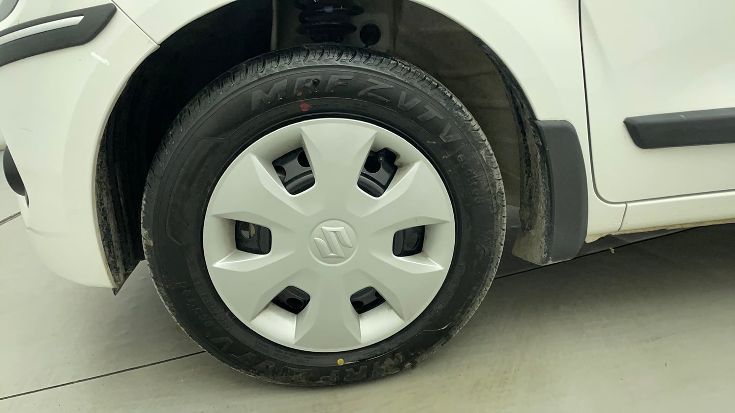 Used 2025 Maruti Suzuki Wagon R VXI 1.0 CNG Cng Manual tyres LEFT FRONT TYRE RIM VIEW