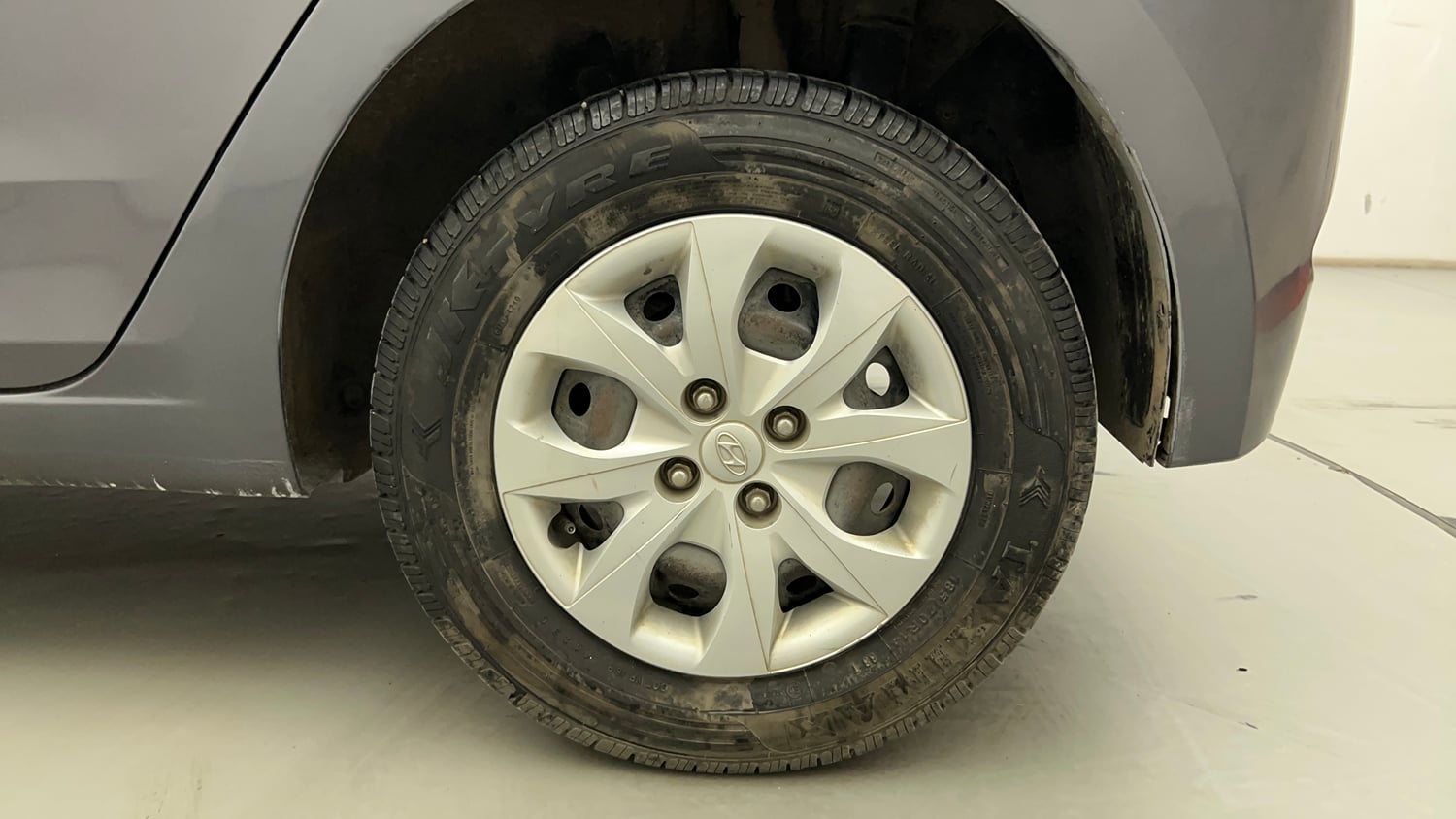 Used 2014 Hyundai Elite i20 Magna 1.2 Petrol Manual tyres LEFT REAR TYRE RIM VIEW
