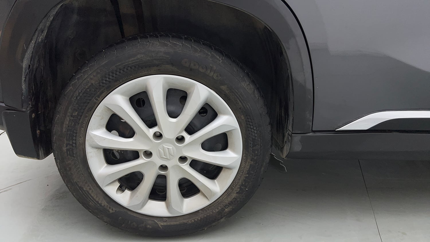 Used 2023 Maruti Suzuki Grand Vitara Delta Smart Hybrid Petrol Manual tyres RIGHT REAR TYRE RIM VIEW