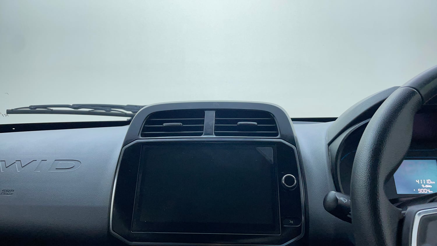 Used 2019 Renault Kwid 1.0 RXT AMT Opt Petrol Automatic top_features Integrated (in-dash) music system