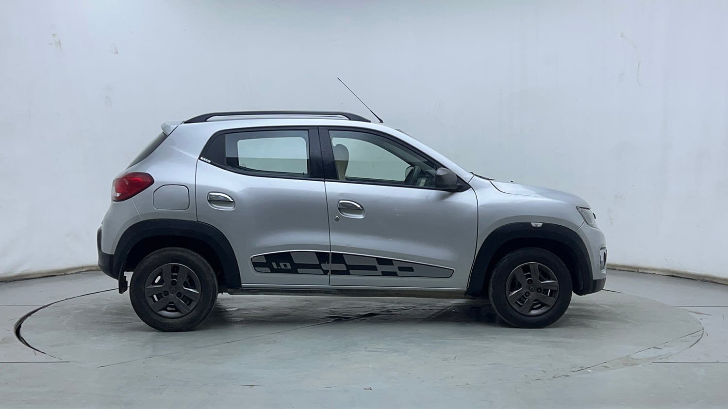 Used 2017 Renault Kwid 1.0 RXT AMT Petrol Automatic exterior RIGHT SIDE VIEW