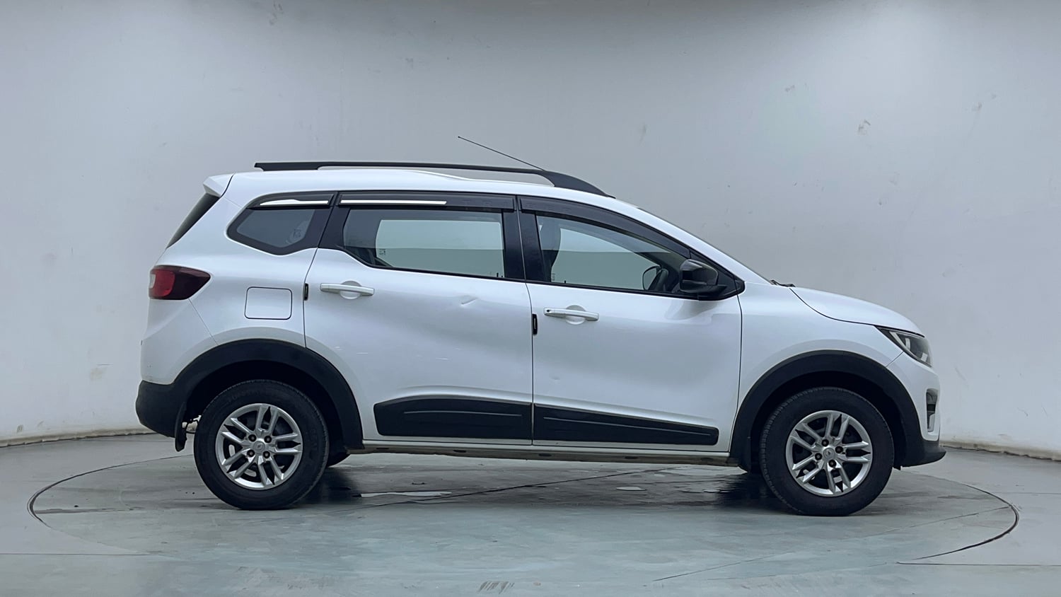Used 2023 Renault Triber RXT EASY-R AMT Petrol Automatic exterior RIGHT SIDE VIEW