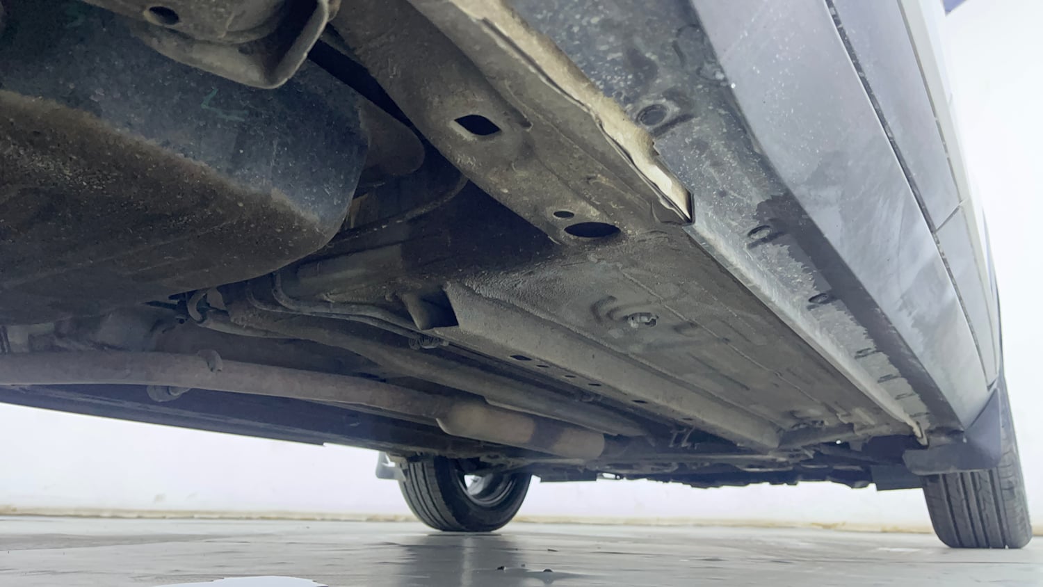 Used 2021 Nissan Magnite XV Turbo CVT Petrol Automatic extra REAR RIGHT UNDERBODY VIEW