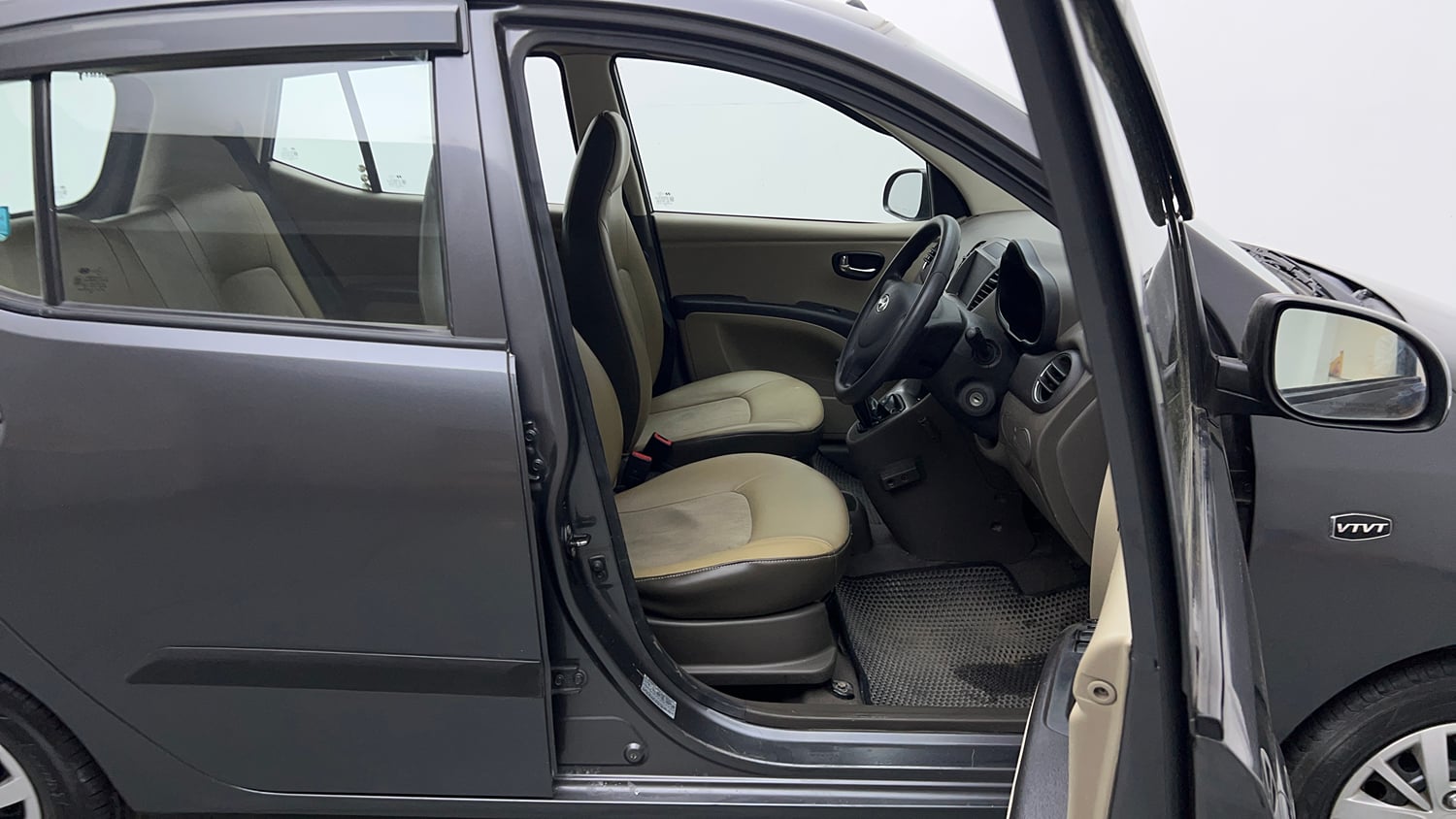 Used 2013 Hyundai i10 Magna 1.2 Kappa2 Petrol Manual interior RIGHT SIDE FRONT DOOR CABIN VIEW
