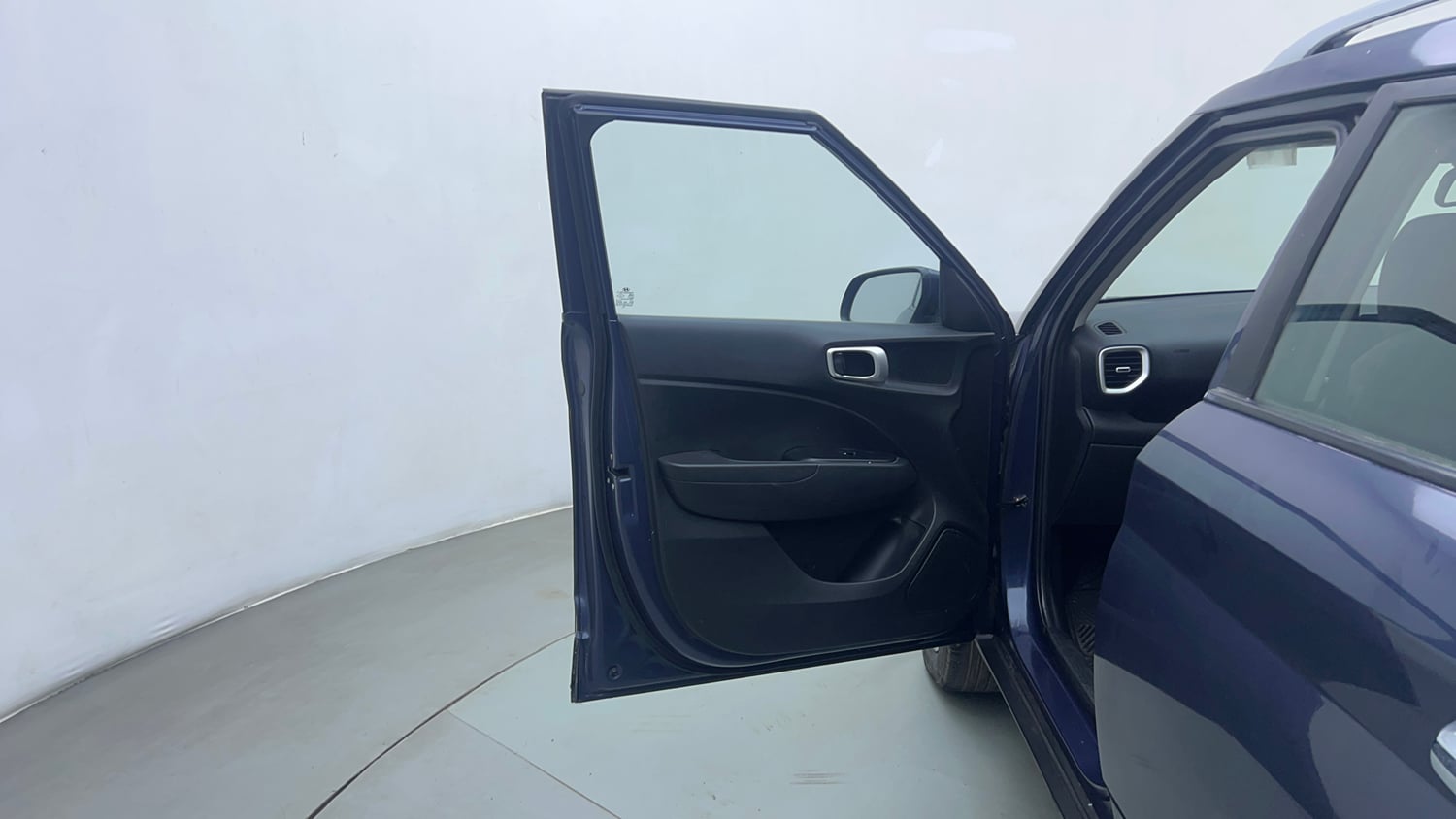 Used 2022 Hyundai Venue SX Plus 1.0 Turbo DCT Petrol Automatic interior LEFT FRONT DOOR OPEN VIEW
