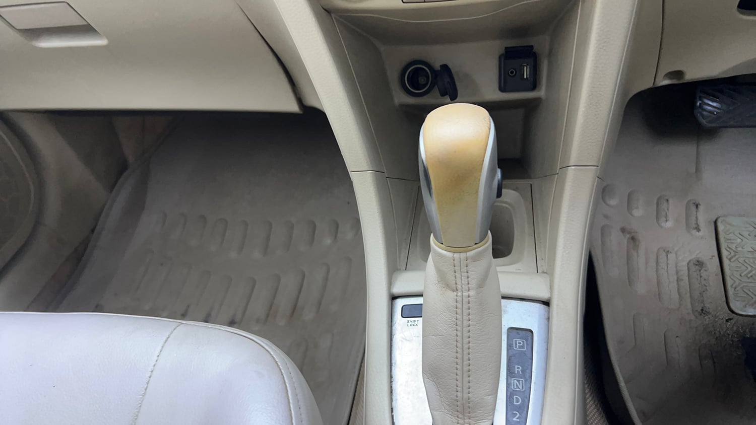 Used 2016 Maruti Suzuki Swift Dzire VXI AT Petrol Automatic interior GEAR  KNOB VIEW