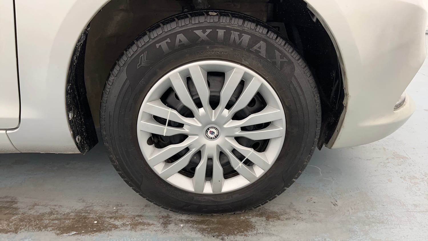 Used 2015 Maruti Suzuki Swift Dzire VXI Petrol Manual tyres RIGHT FRONT TYRE RIM VIEW