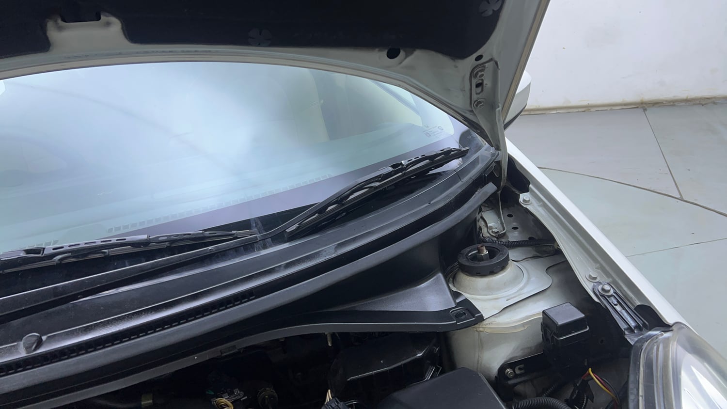 Used 2015 Honda Amaze 1.5 S i-DTEC Diesel Manual engine ENGINE LEFT SIDE HINGE & APRON VIEW