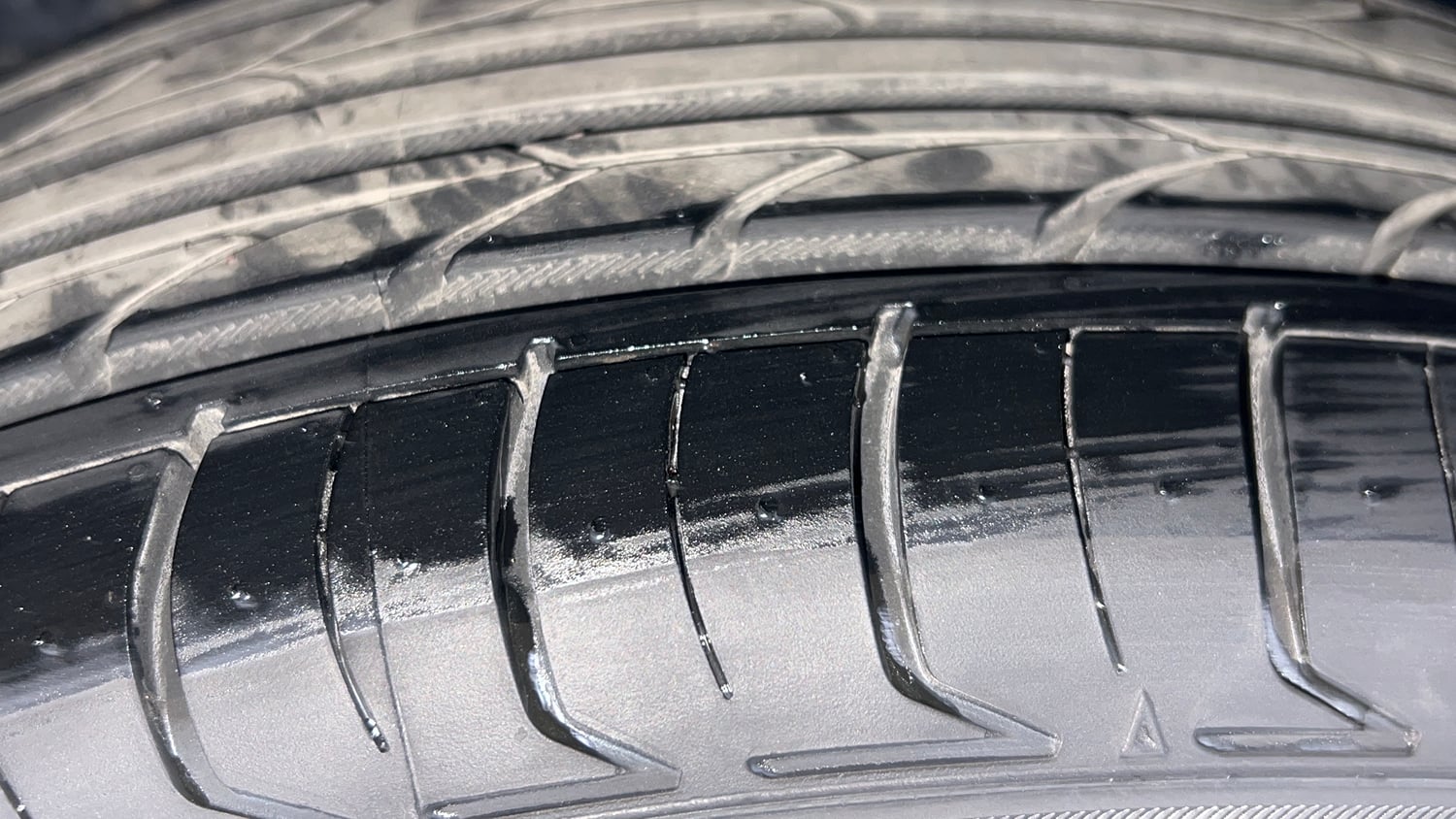Used 2022 Tata Nexon XZA Plus  (S) Dual Tone Petrol Automatic tyres LEFT FRONT TYRE TREAD VIEW