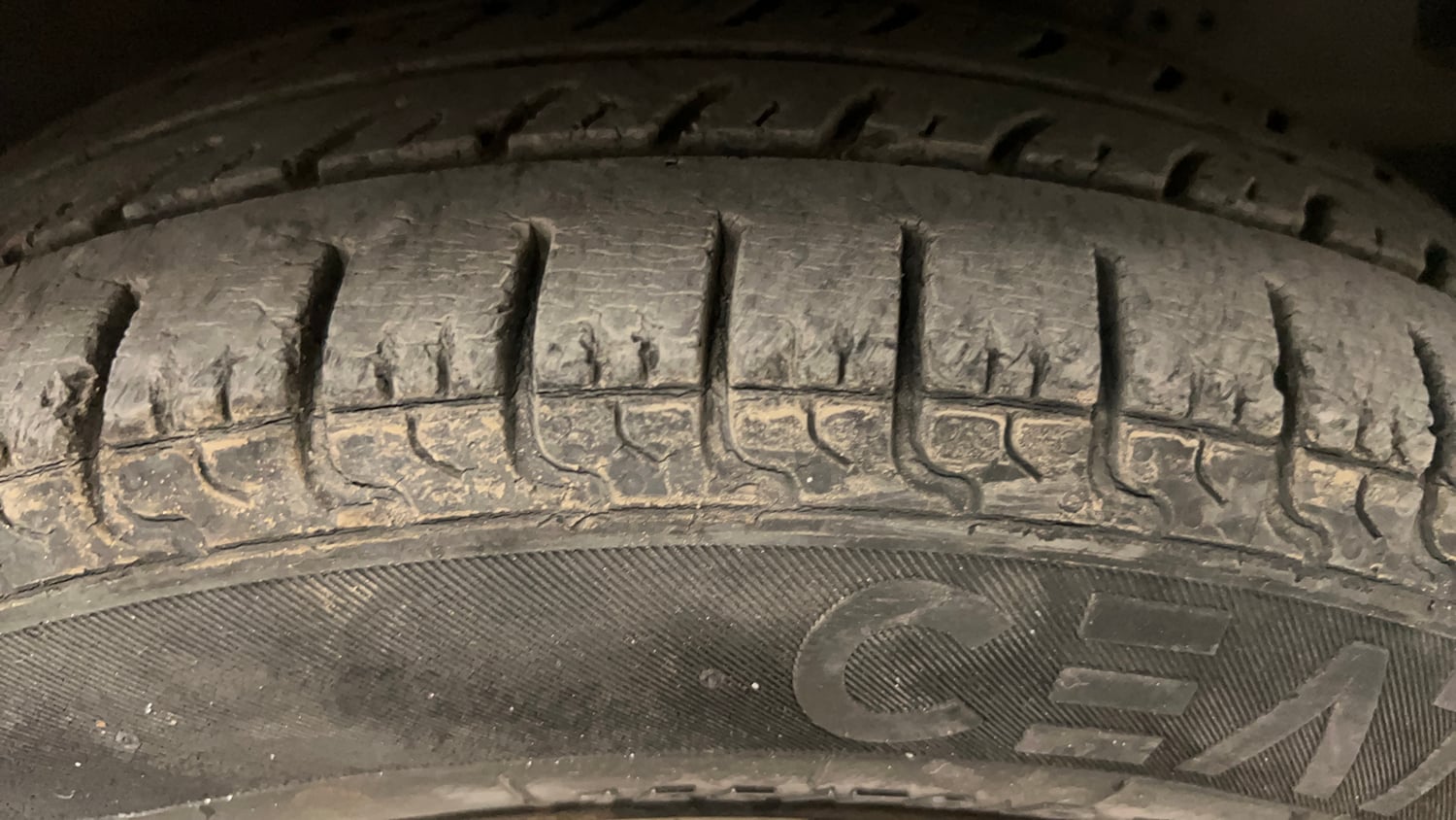Used 2017 Hyundai Eon Magna + Petrol Manual tyres RIGHT FRONT TYRE TREAD VIEW