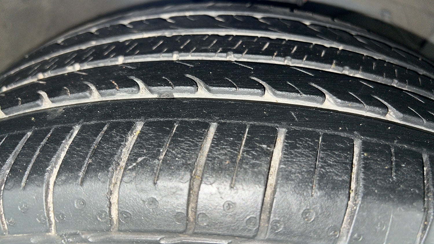 Used 2017 Maruti Suzuki Ciaz Alpha 1.4 MT Petrol Manual tyres RIGHT FRONT TYRE TREAD VIEW