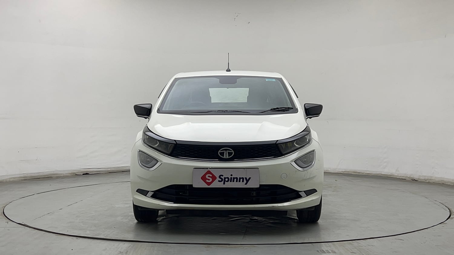 Used 2023 Tata Altroz XZA Petrol Petrol Automatic exterior FRONT VIEW