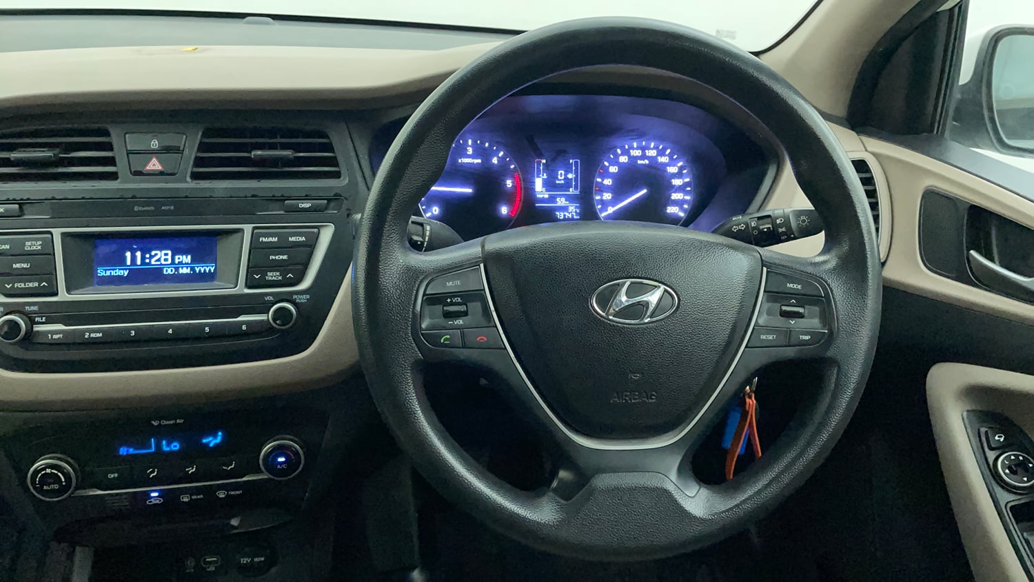 Used 2016 Hyundai Elite i20 Sportz 1.4 CRDI Diesel Manual interior STEERING VIEW