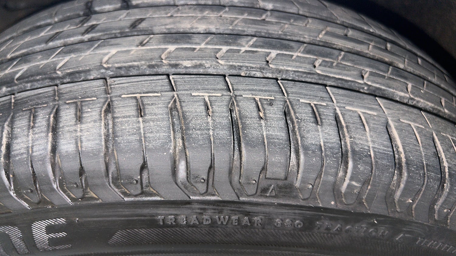 Used 2023 Maruti Suzuki Ertiga ZXi AT Petrol Automatic tyres LEFT FRONT TYRE TREAD VIEW