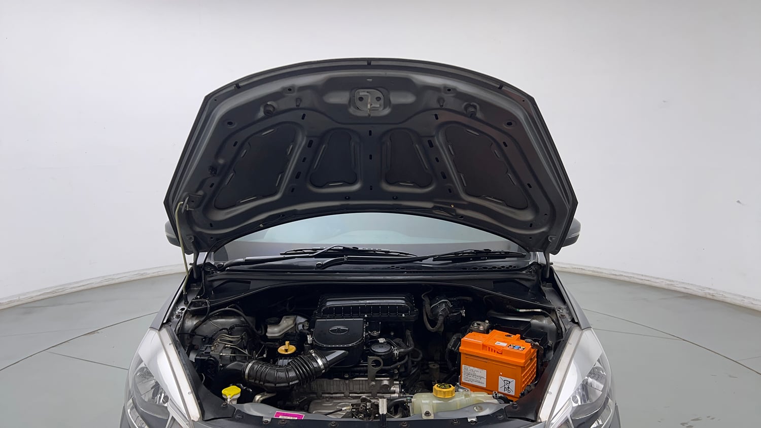 Used 2018 Tata Tiago Revotron XZ Petrol Manual engine ENGINE & BONNET OPEN FRONT VIEW