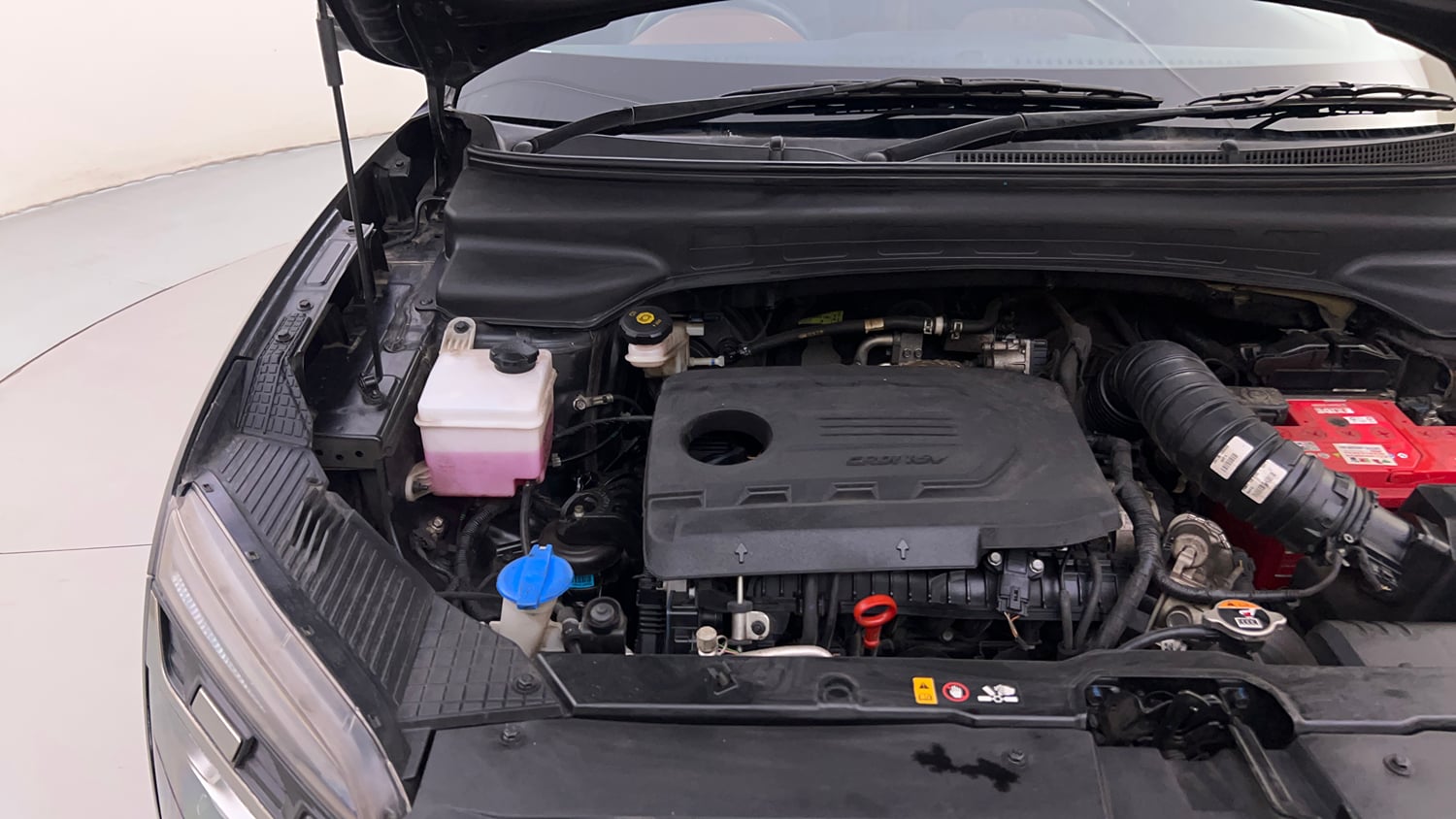 Used 2022 Hyundai Alcazar Signature (O) 7 Seater 1.5 Diesel AT Diesel Automatic engine ENGINE RIGHT SIDE HINGE & APRON VIEW