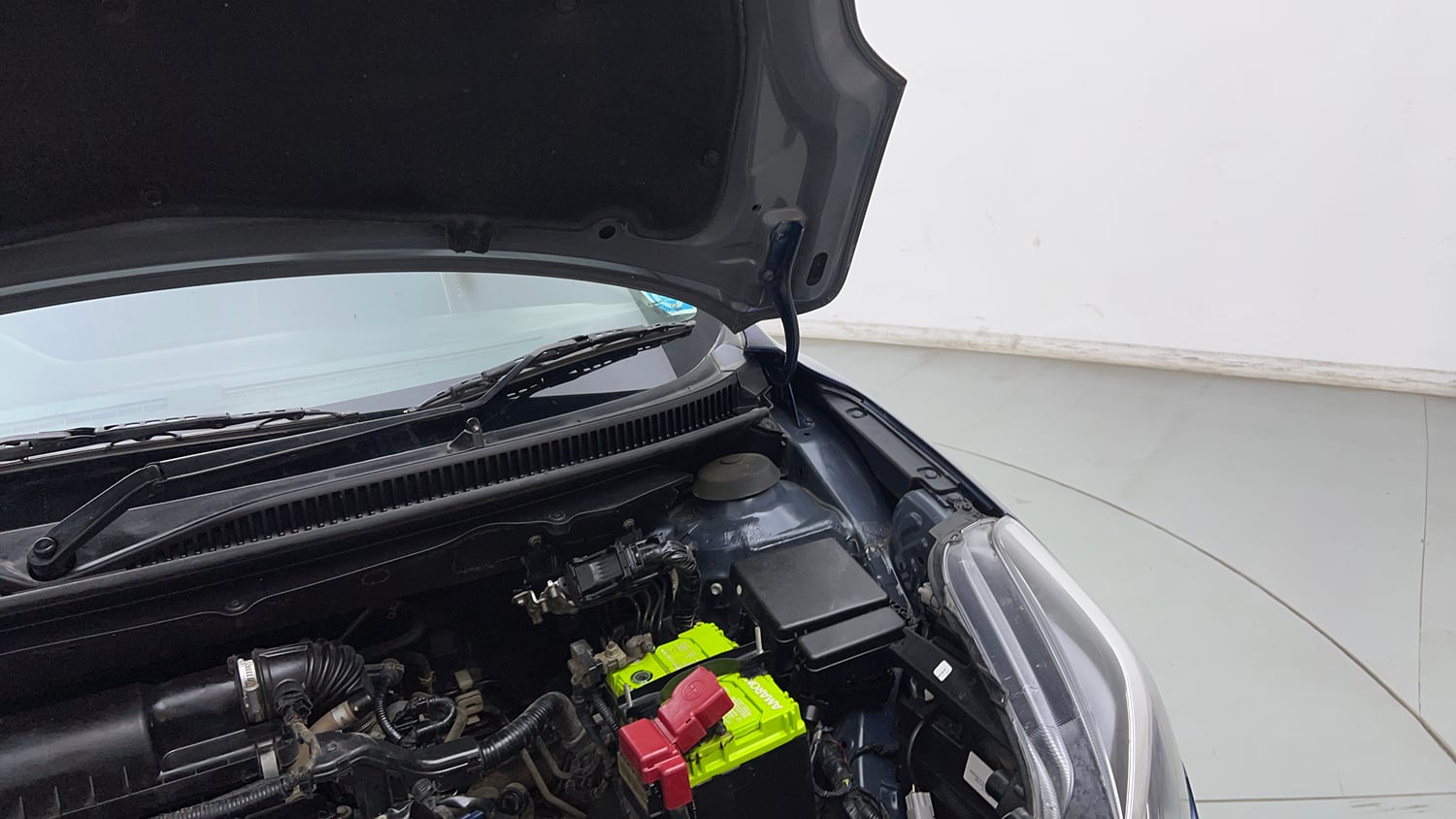Used 2019 Maruti Suzuki Baleno Delta Petrol Manual engine ENGINE LEFT SIDE HINGE & APRON VIEW
