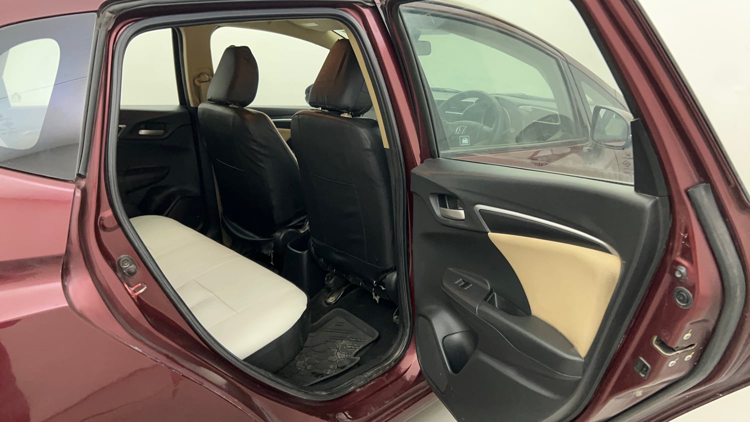 Used 2015 Honda Jazz V AT Petrol Petrol Automatic interior RIGHT SIDE REAR DOOR CABIN VIEW