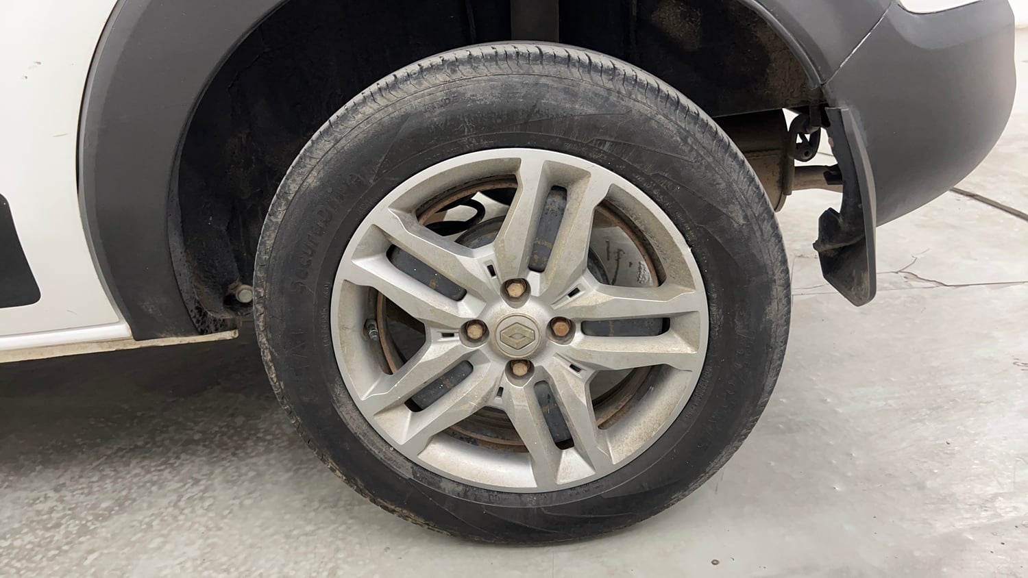 Used 2023 Renault Triber RXZ Petrol Manual tyres LEFT REAR TYRE RIM VIEW
