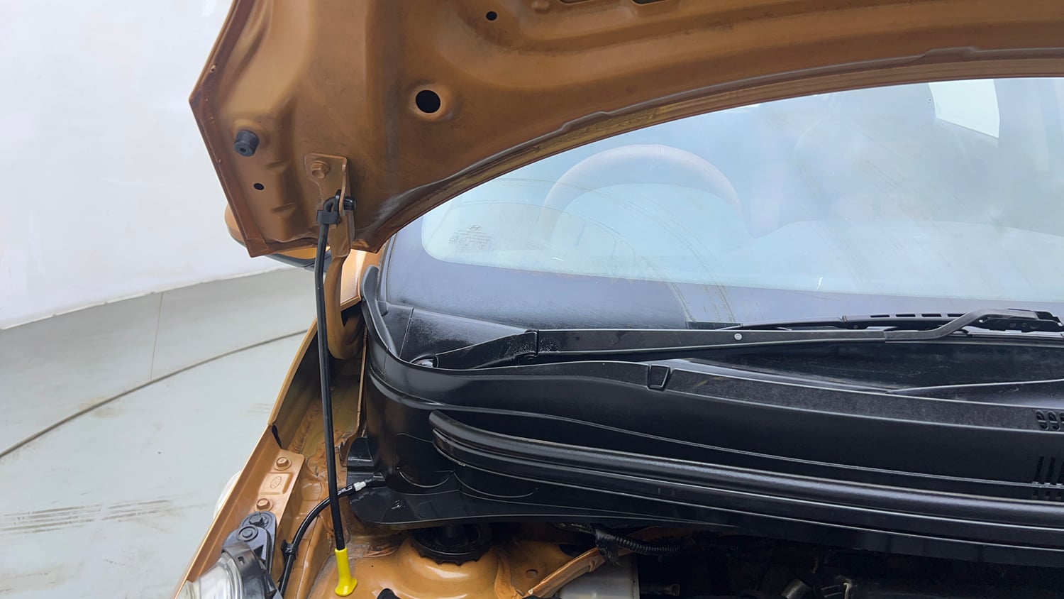Used 2018 Hyundai Grand i10 Magna 1.2 Kappa VTVT Petrol Manual engine ENGINE RIGHT SIDE HINGE & APRON VIEW