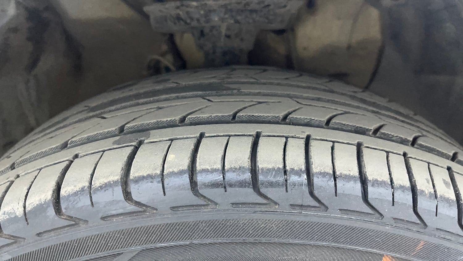 Used 2018 Hyundai Elite i20 Asta 1.2 Dual Tone Petrol Manual tyres RIGHT FRONT TYRE TREAD VIEW