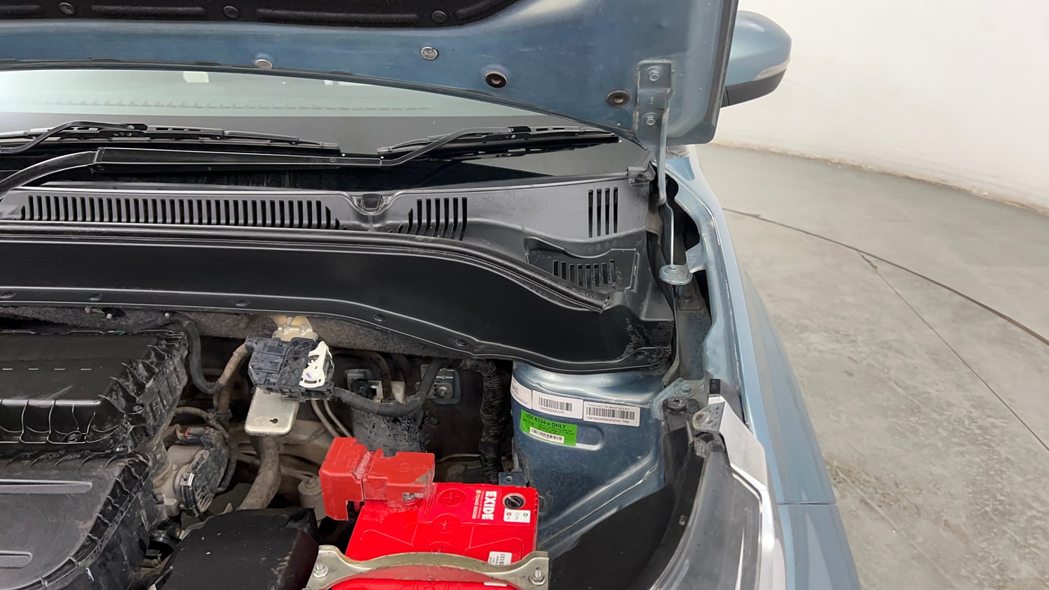 Used 2022 Tata Punch Accomplished Dazzle Pack MT Petrol Manual engine ENGINE LEFT SIDE HINGE & APRON VIEW