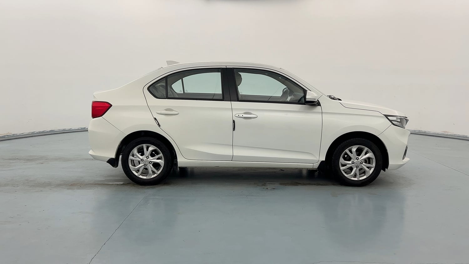 Used 2021 Honda Amaze 1.2 V MT Petrol Petrol Manual exterior RIGHT SIDE VIEW