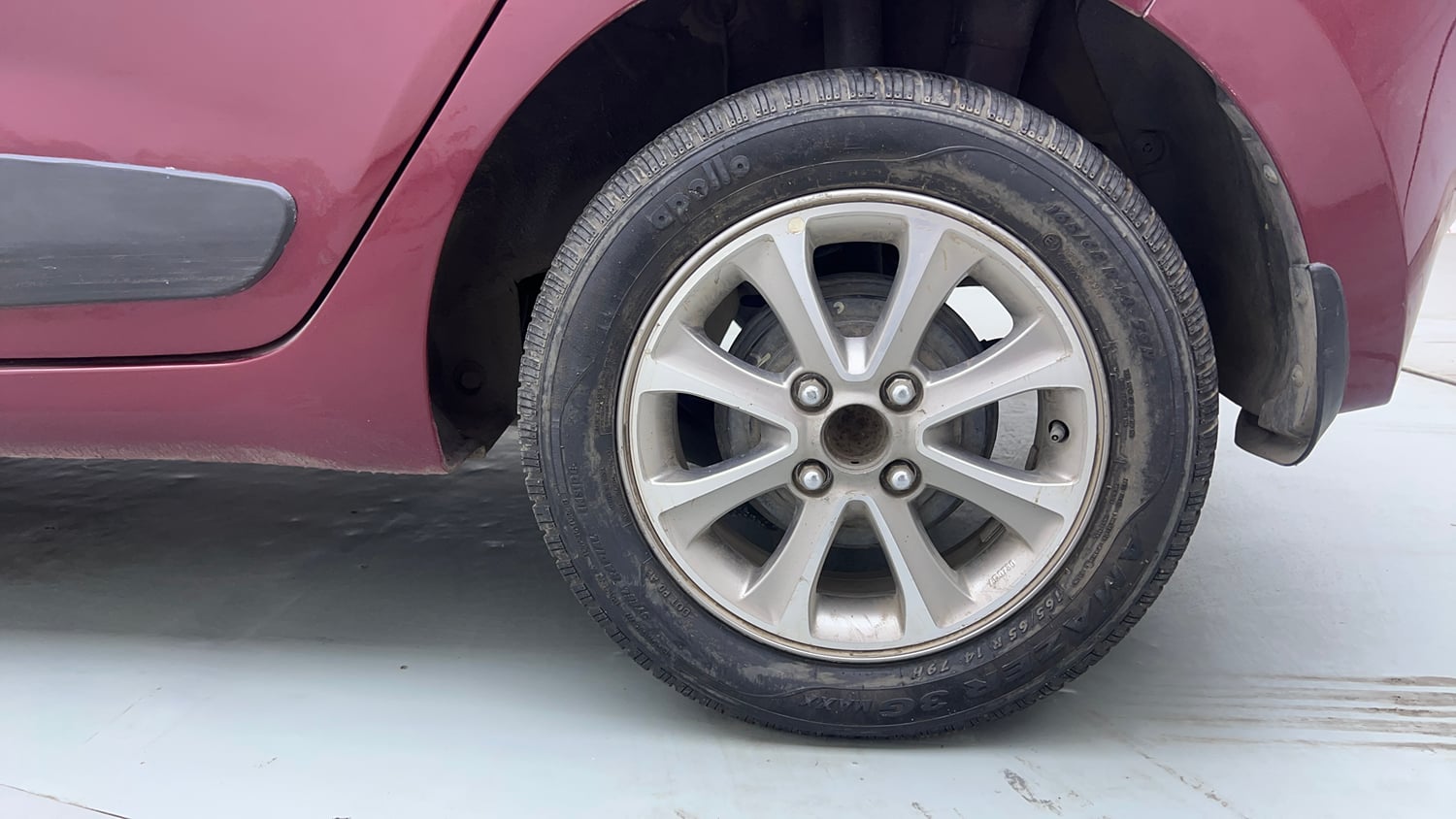 Used 2016 Hyundai Grand i10 Asta AT 1.2 Kappa VTVT Petrol Automatic tyres LEFT REAR TYRE RIM VIEW