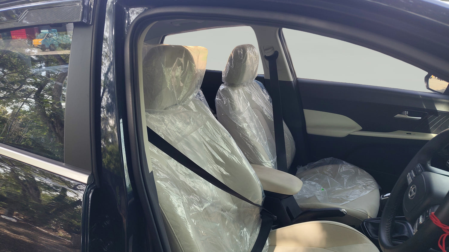 Used 2025 Hyundai Verna SX 1.5 Petrol MT Petrol Manual interior RIGHT SIDE FRONT DOOR CABIN VIEW