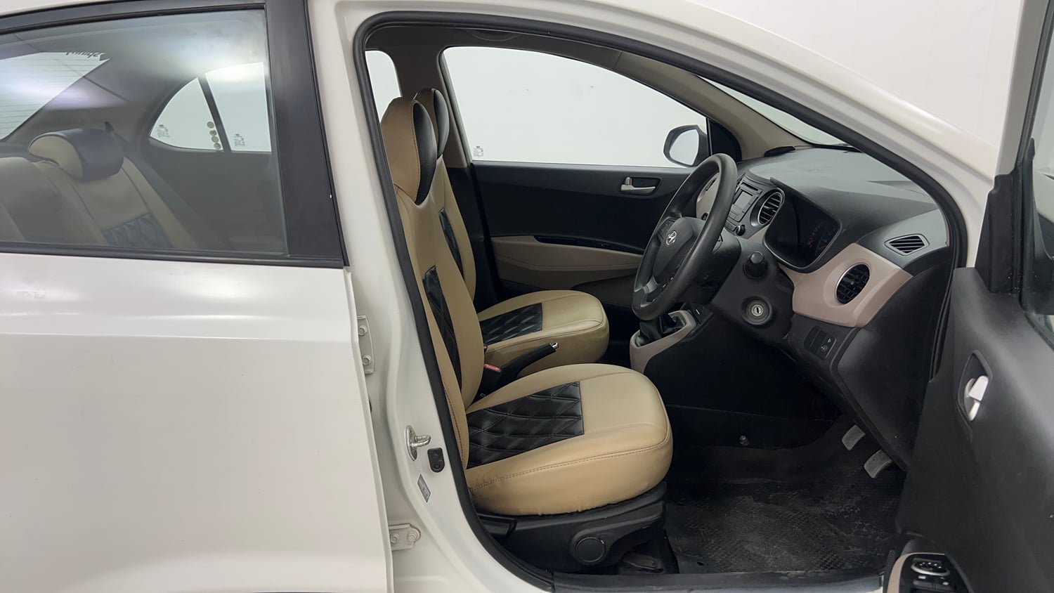 Used 2015 Hyundai Xcent S 1.2 (O) Petrol Manual interior RIGHT SIDE FRONT DOOR CABIN VIEW