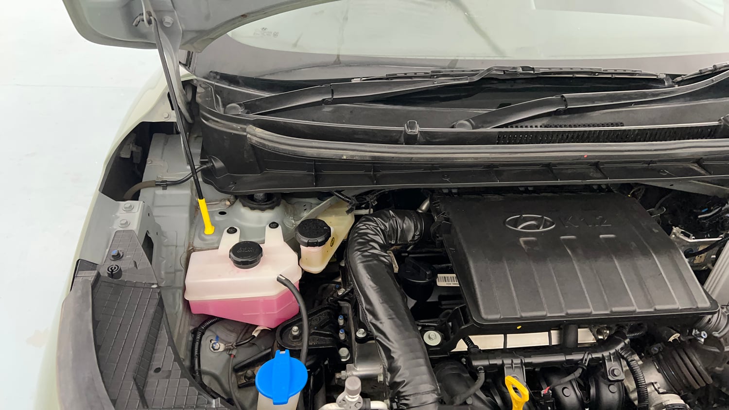 Used 2024 Hyundai Exter S 1.2 MT Petrol Manual engine ENGINE RIGHT SIDE HINGE & APRON VIEW