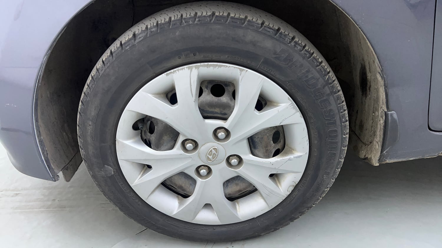 Used 2016 Hyundai Grand i10 Sportz 1.2 Kappa VTVT Petrol Manual tyres LEFT FRONT TYRE RIM VIEW