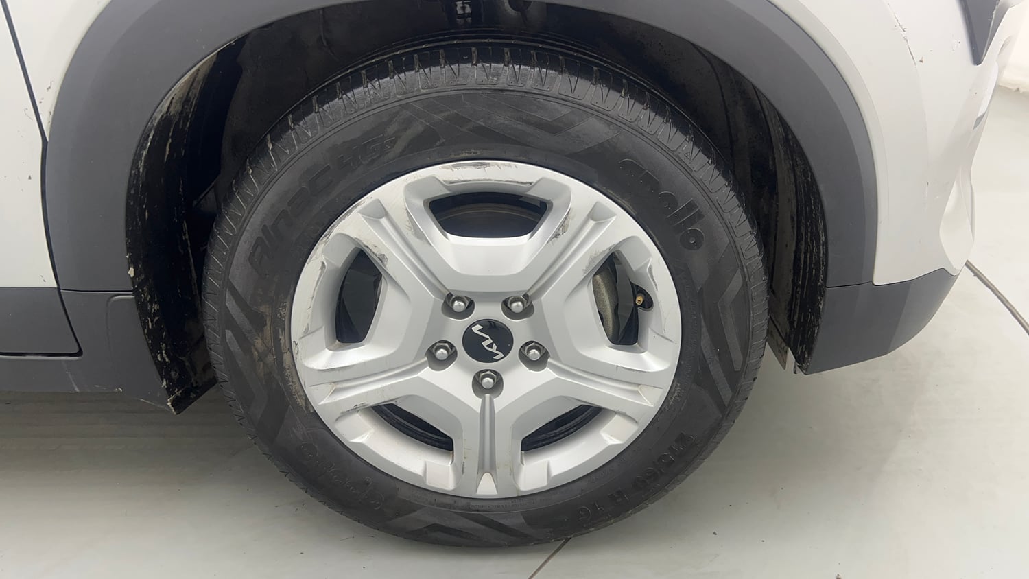 Used 2024 Kia Sonet HTK Plus 1.2 Petrol+Cng (outside fitted) Cng Manual tyres RIGHT FRONT TYRE RIM VIEW