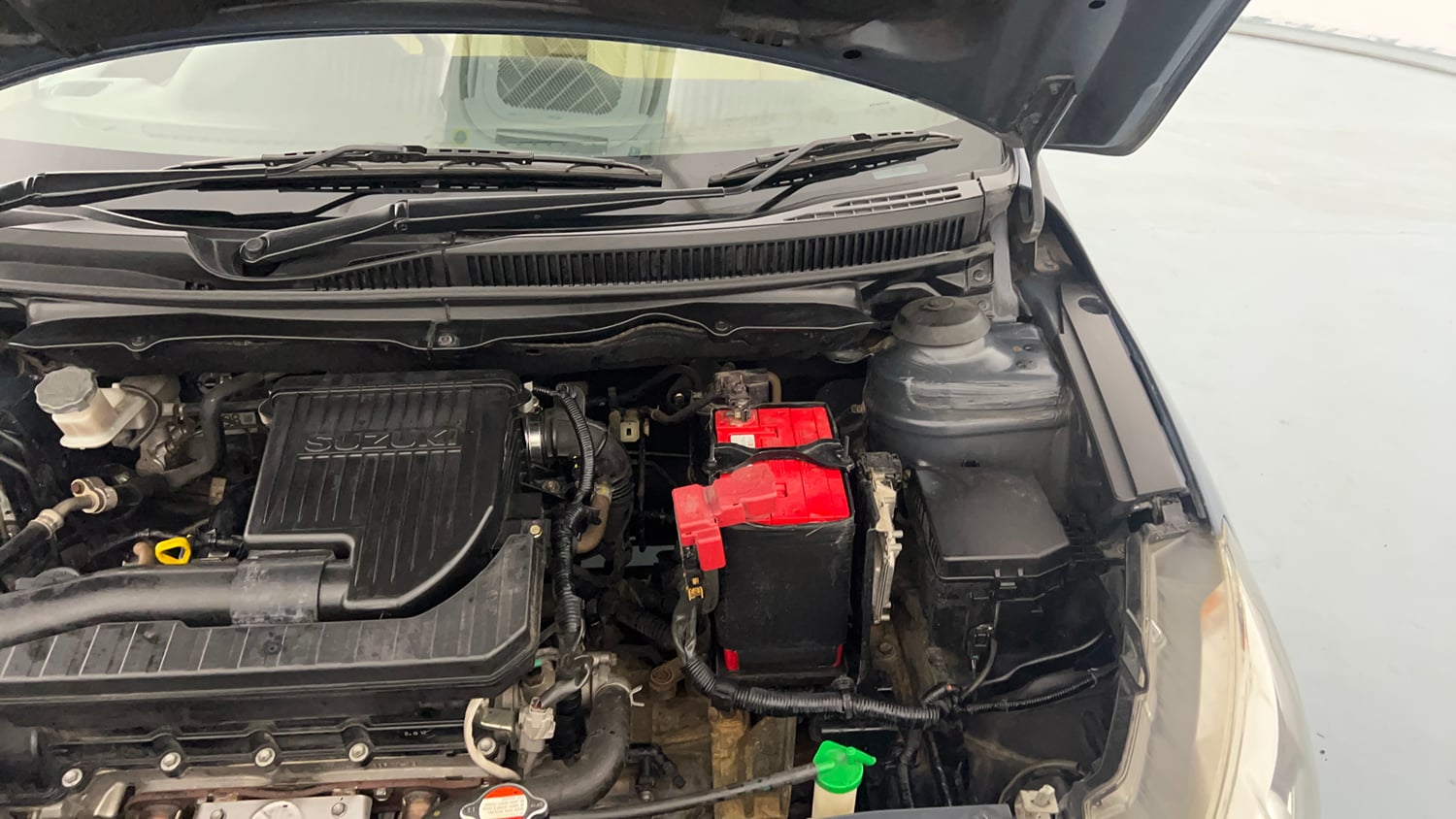 Used 2017 Maruti Suzuki Ciaz Alpha 1.4 MT Petrol Manual engine ENGINE LEFT SIDE HINGE & APRON VIEW