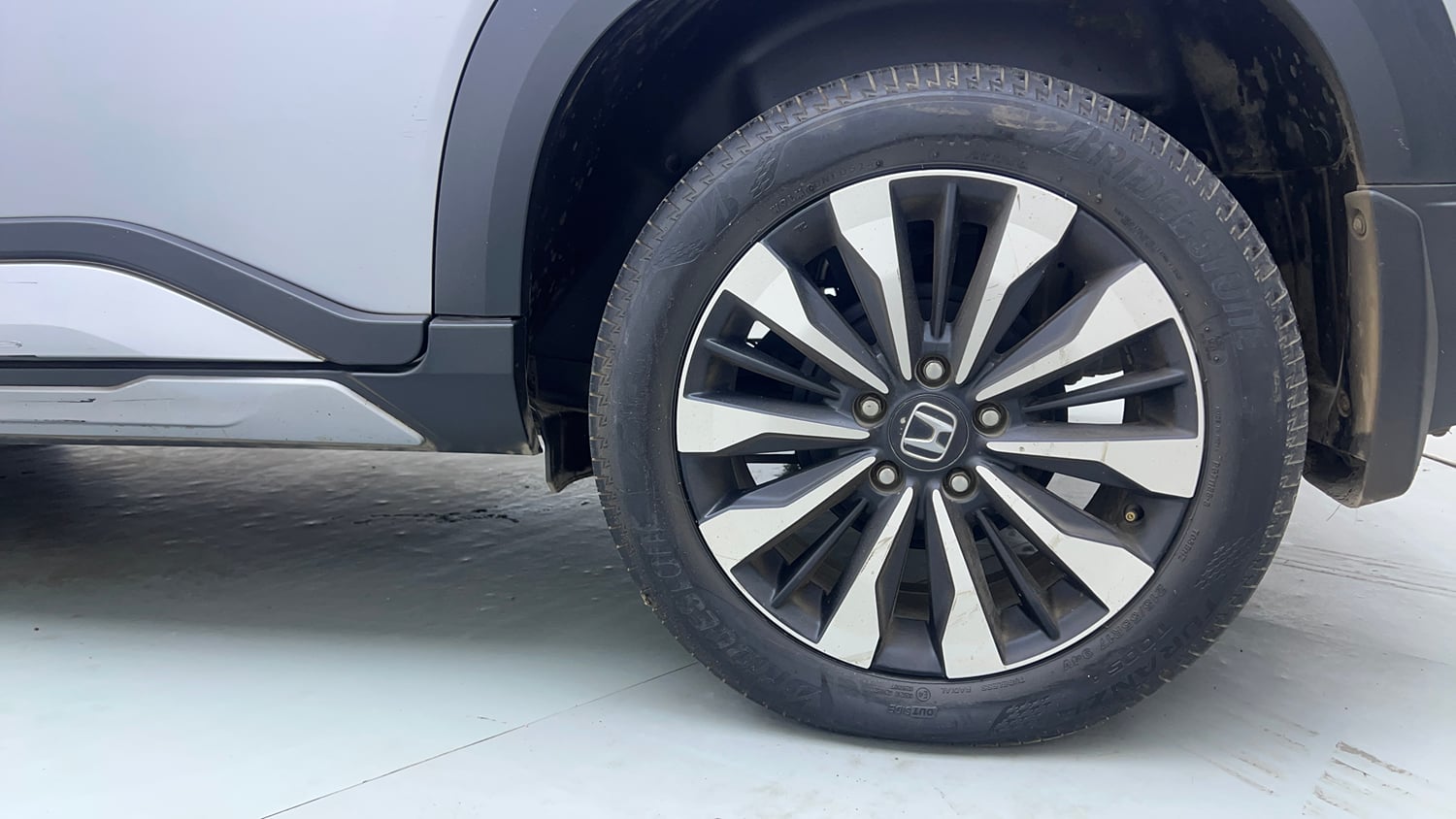 Used 2024 Honda Elevate ZX MT Petrol Manual tyres LEFT REAR TYRE RIM VIEW