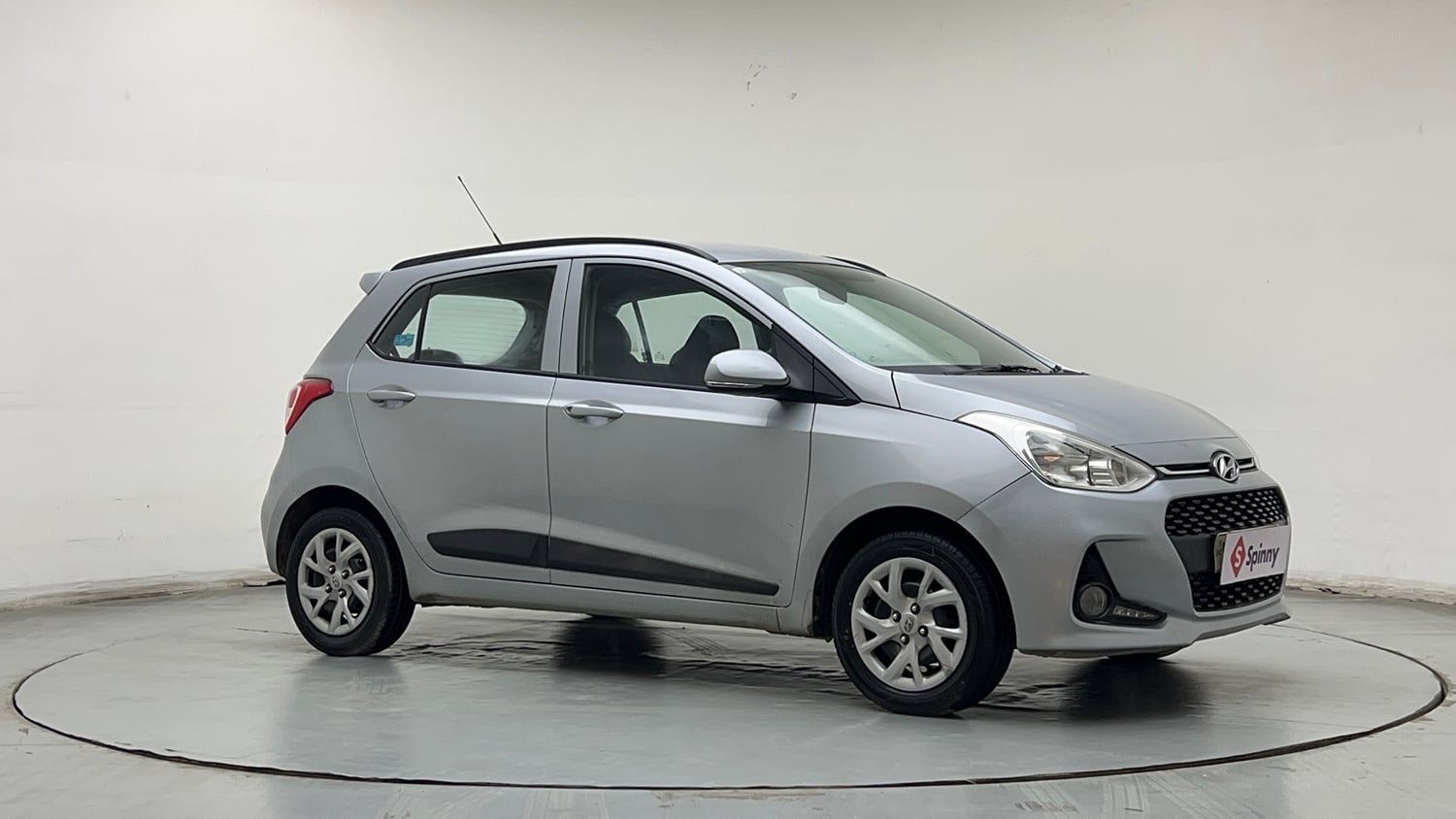 Used 2019 Hyundai Grand i10 Sportz 1.2 Kappa VTVT Petrol Manual exterior RIGHT FRONT CORNER VIEW