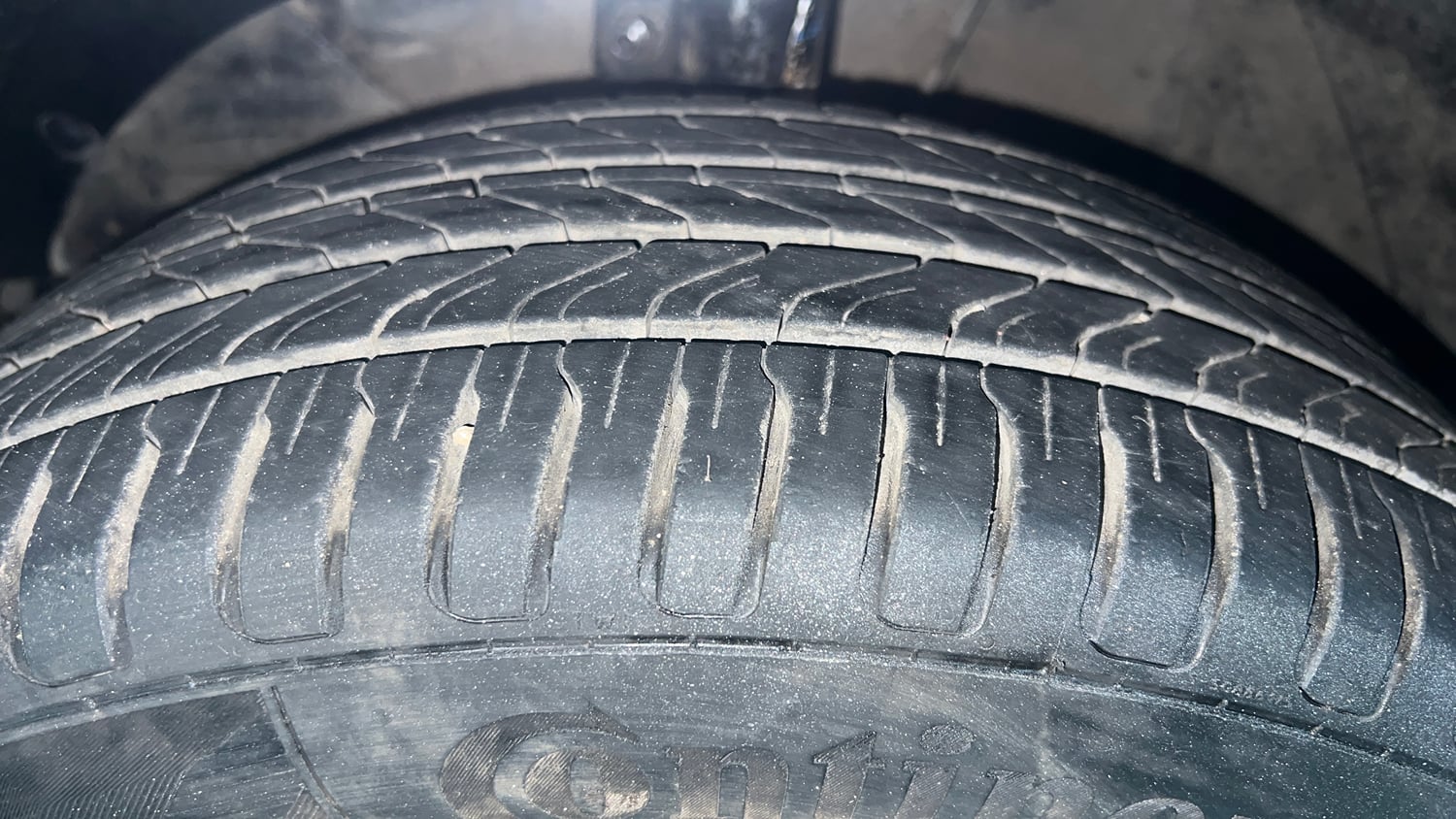 Used 2017 Maruti Suzuki Baleno Alpha 1.2 Petrol Manual tyres LEFT FRONT TYRE TREAD VIEW
