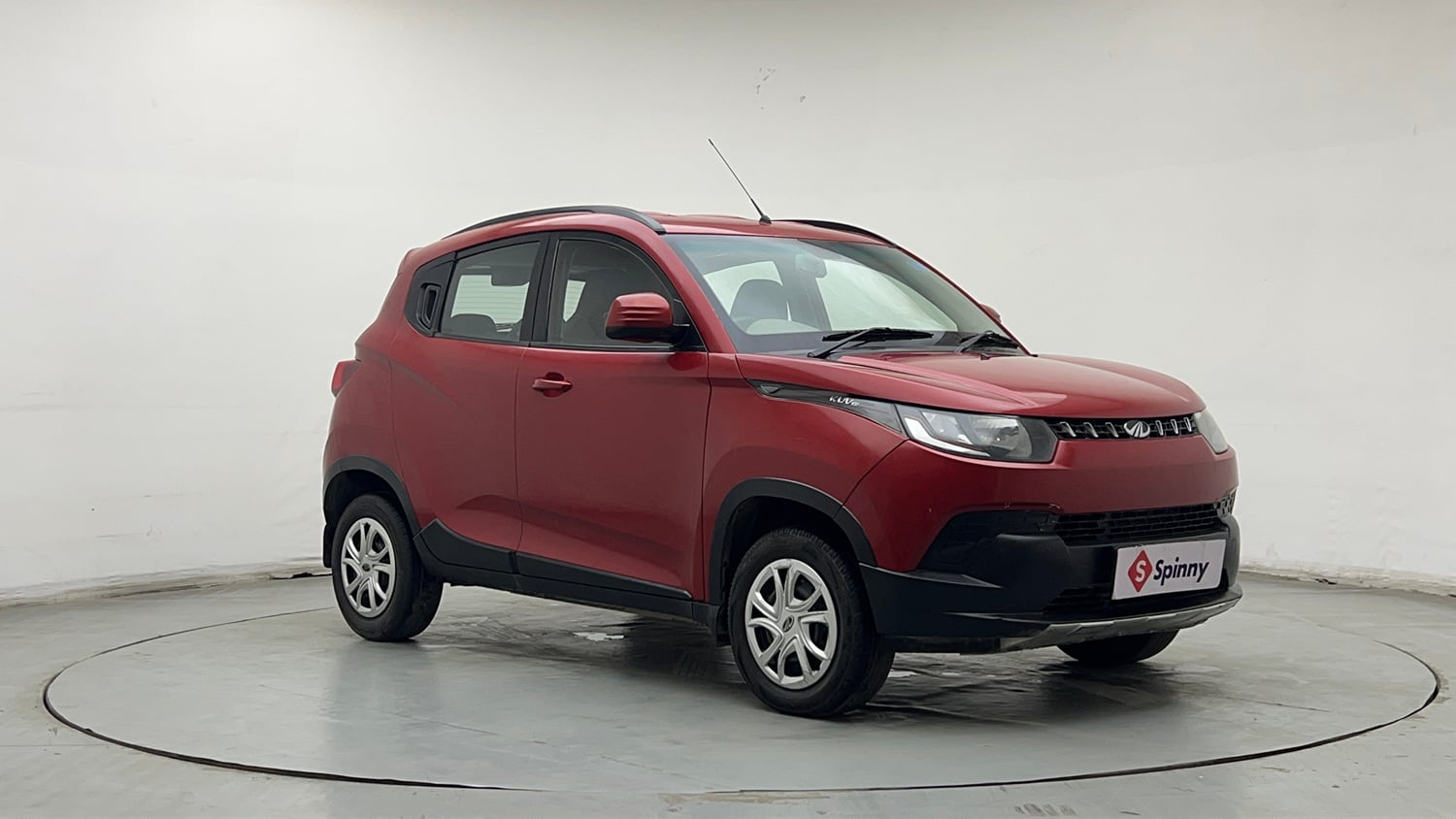 Used 2016 Mahindra KUV100 K6+ 6 STR Petrol Manual exterior RIGHT FRONT CORNER VIEW