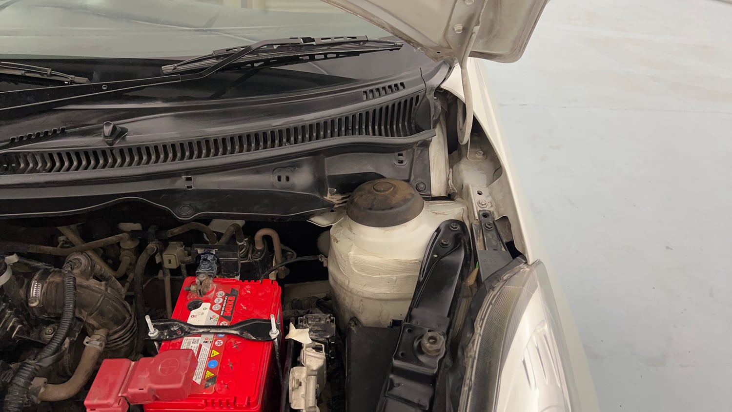 Used 2015 Maruti Suzuki Swift Dzire VXI Petrol Manual engine ENGINE LEFT SIDE HINGE & APRON VIEW