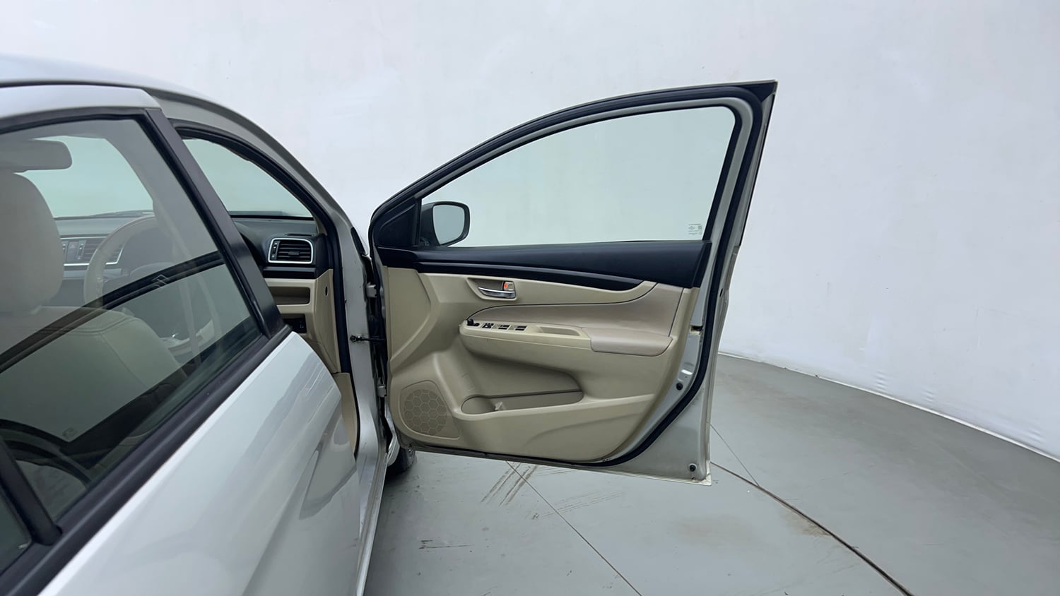 Used 2015 Maruti Suzuki Ciaz ZXi Petrol Manual interior RIGHT FRONT DOOR OPEN VIEW