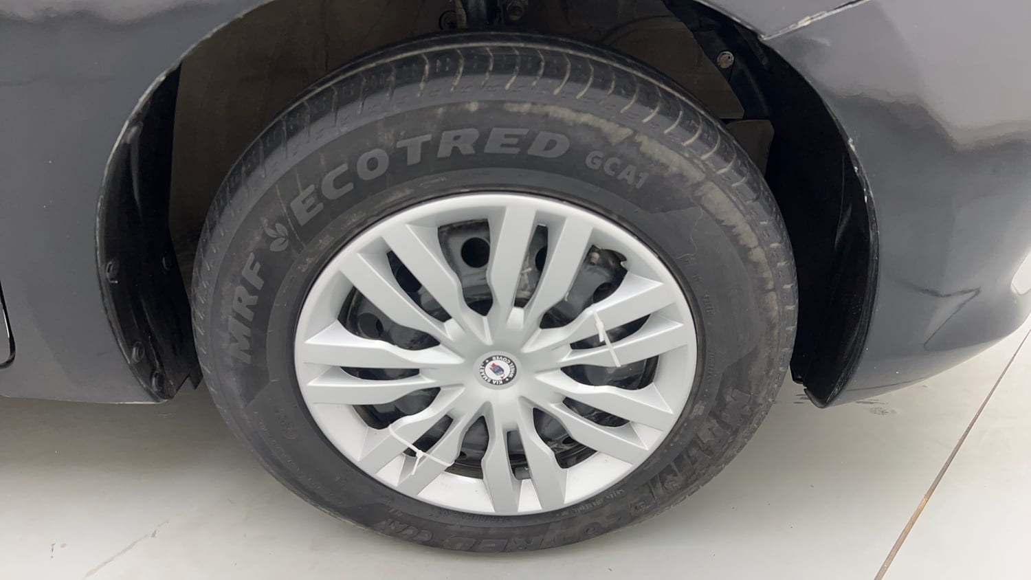 Used 2025 Maruti Suzuki Swift VXi CNG Cng Manual tyres RIGHT FRONT TYRE RIM VIEW