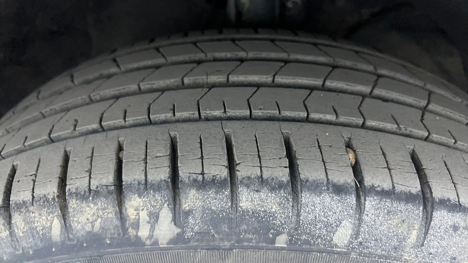Used 2016 Maruti Suzuki Baleno Alpha 1.2 Petrol Manual tyres RIGHT FRONT TYRE TREAD VIEW