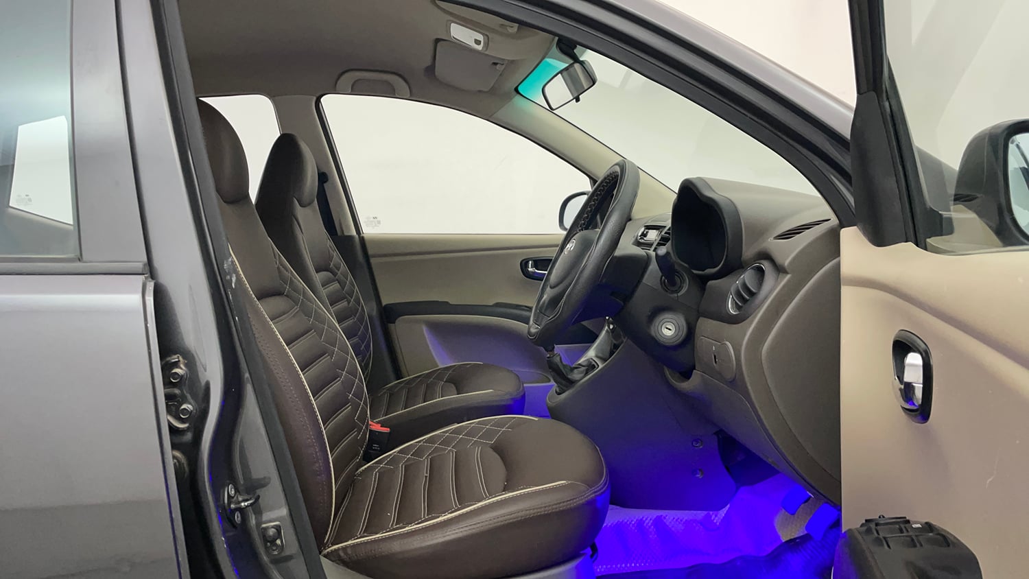 Used 2012 Hyundai i10 Magna 1.2 Kappa2 Petrol Manual interior RIGHT SIDE FRONT DOOR CABIN VIEW