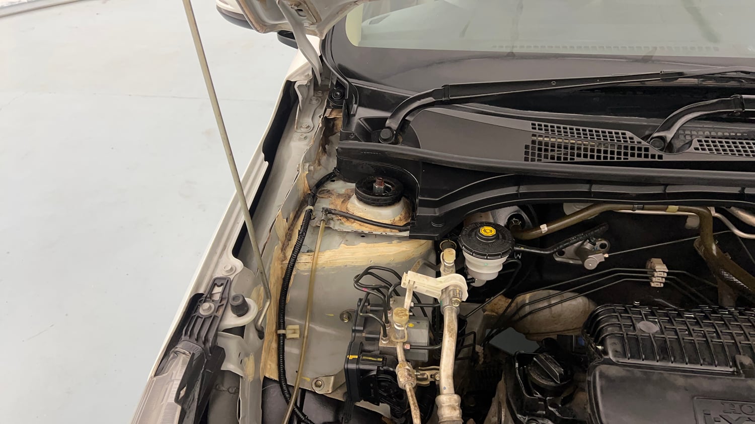 Used 2021 Honda Amaze 1.2 V MT Petrol Petrol Manual engine ENGINE RIGHT SIDE HINGE & APRON VIEW