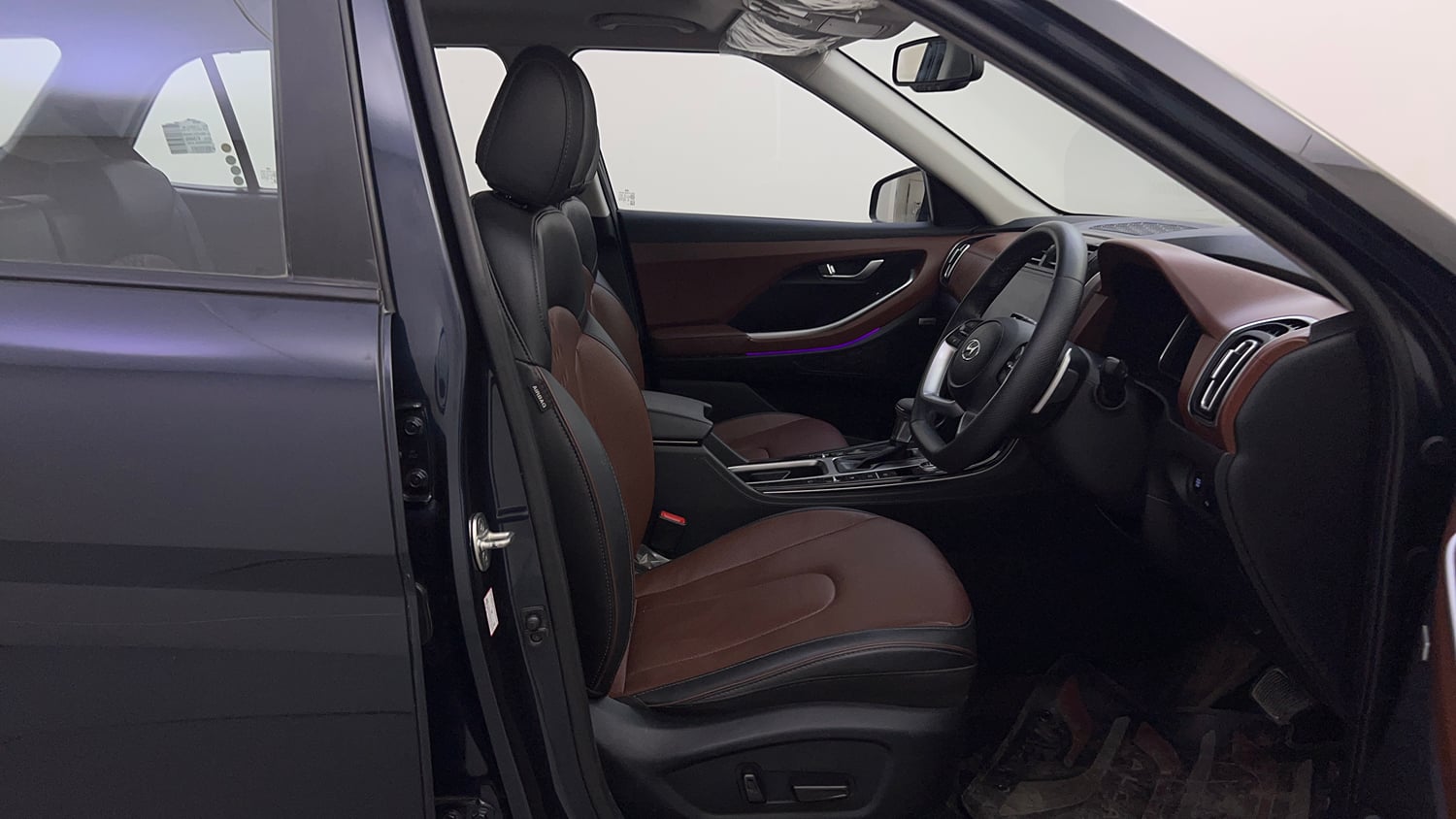 Used 2022 Hyundai Alcazar Signature (O) 7 Seater 1.5 Diesel AT Diesel Automatic interior RIGHT SIDE FRONT DOOR CABIN VIEW