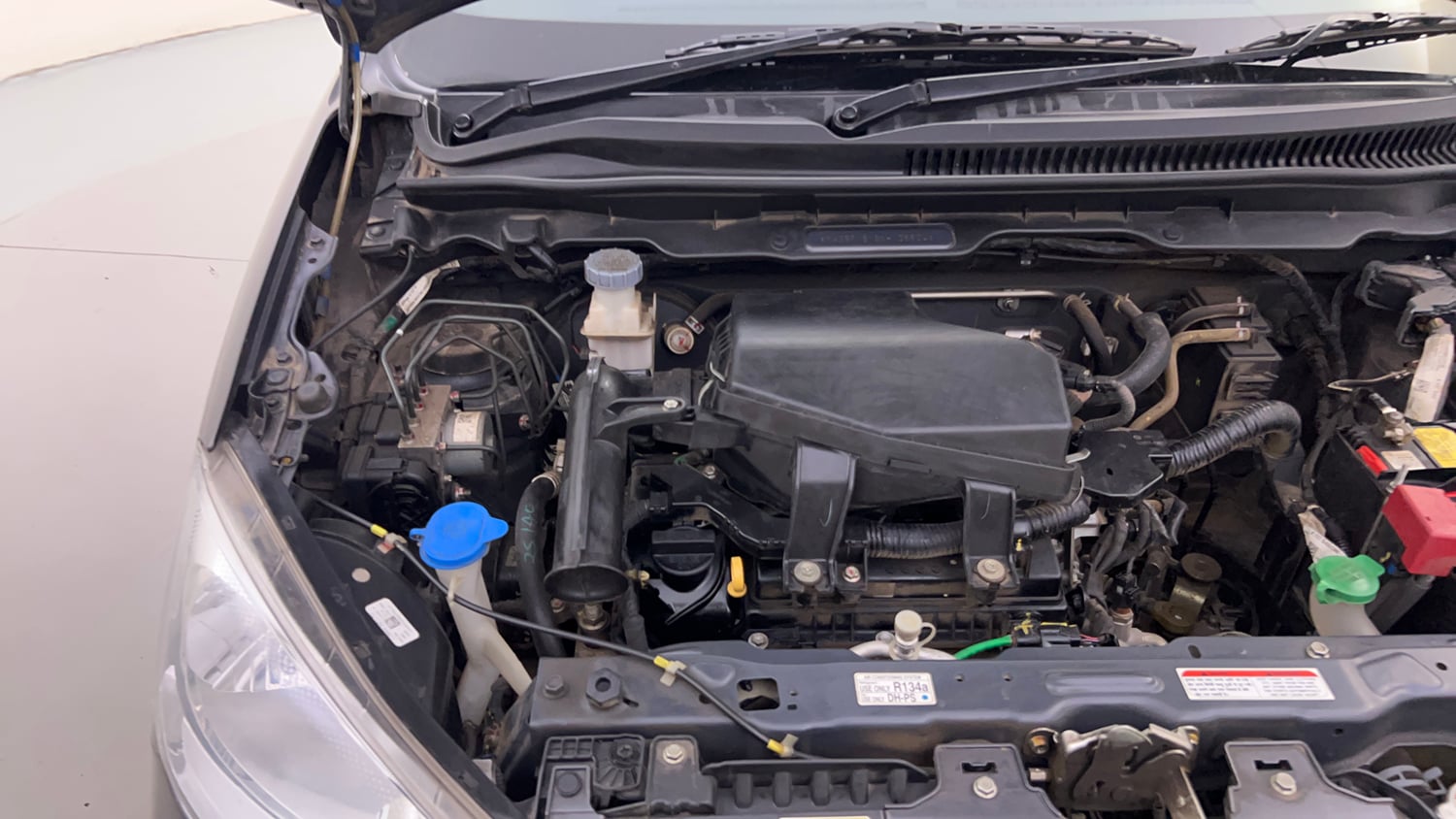 Used 2022 Maruti Suzuki Alto K10 VXi Petrol Manual engine ENGINE RIGHT SIDE HINGE & APRON VIEW