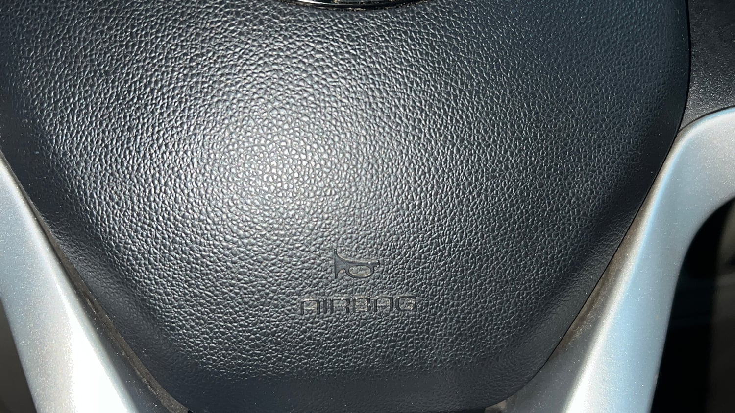Used 2016 Mahindra KUV100 K6+ 6 STR Petrol Manual top_features Airbags
